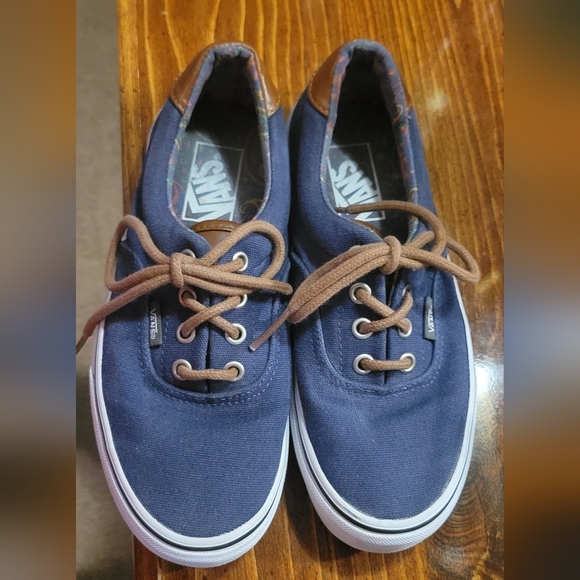Canvas & Leather Vans - Picture 7 of 9
